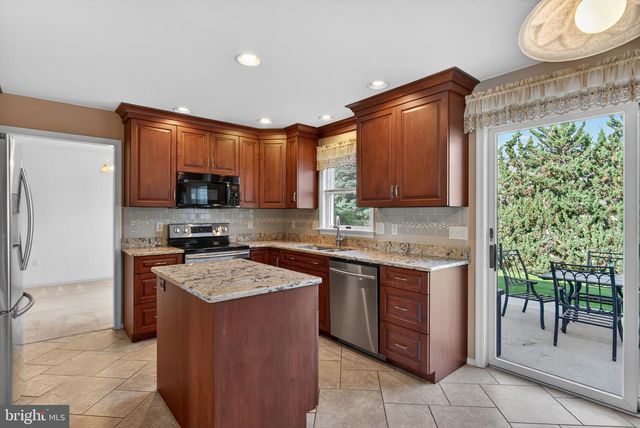 30 RED MAPLE CIR, Palmyra, PA 17078