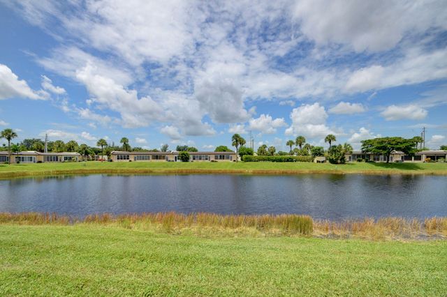 219 Lake Meryl Drive, West Palm Beach, FL 33411