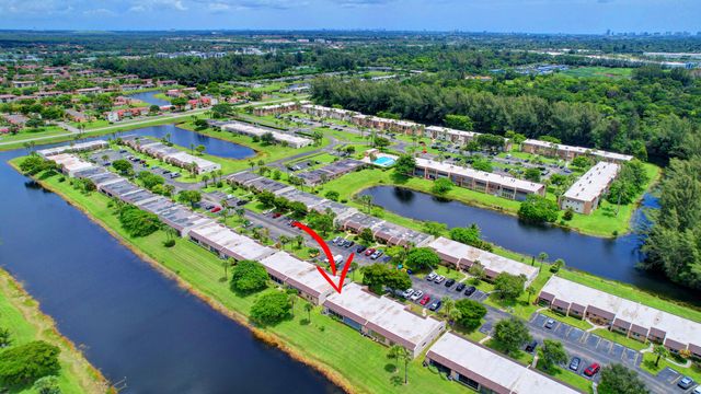 219 Lake Meryl Drive, West Palm Beach, FL 33411