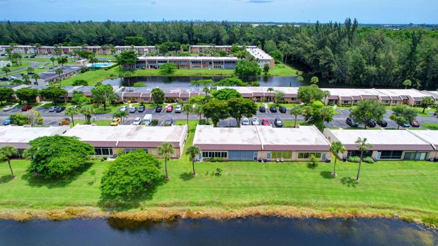 219 Lake Meryl Drive, West Palm Beach, FL 33411