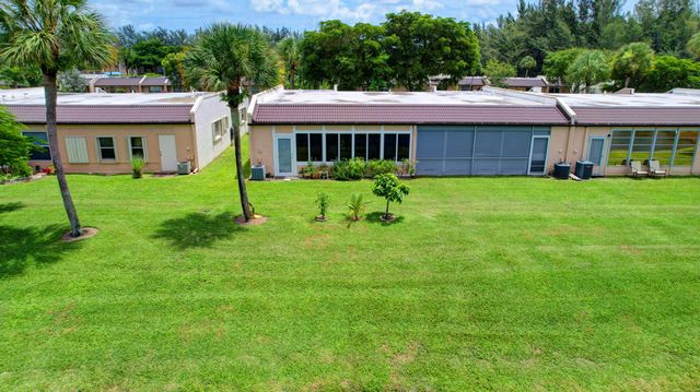 219 Lake Meryl Drive, West Palm Beach, FL 33411