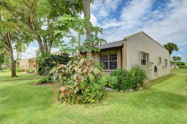 219 Lake Meryl Drive, West Palm Beach, FL 33411