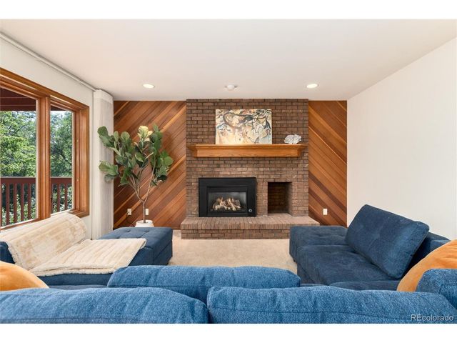 2422 W Arapahoe Ct, Littleton, CO 80120