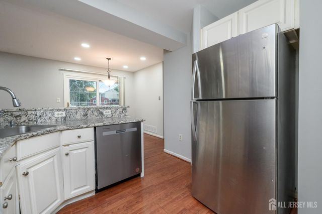 5 Cherrywood Drive, Piscataway, NJ 08854