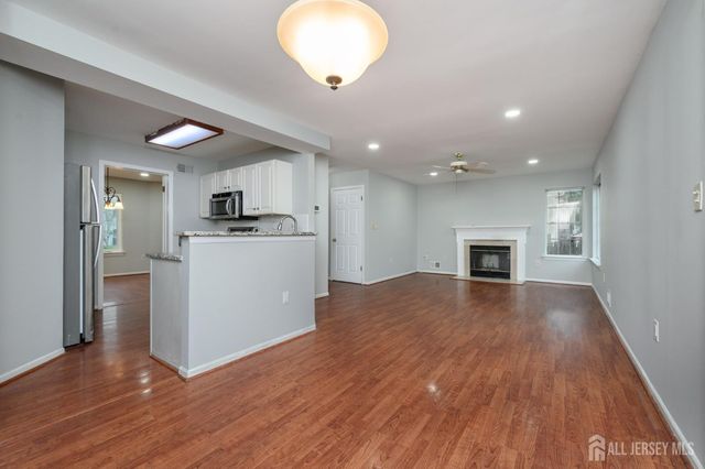5 Cherrywood Drive, Piscataway, NJ 08854