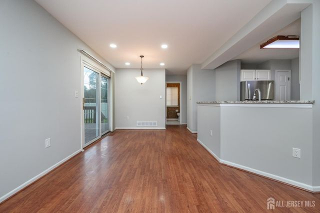 5 Cherrywood Drive, Piscataway, NJ 08854