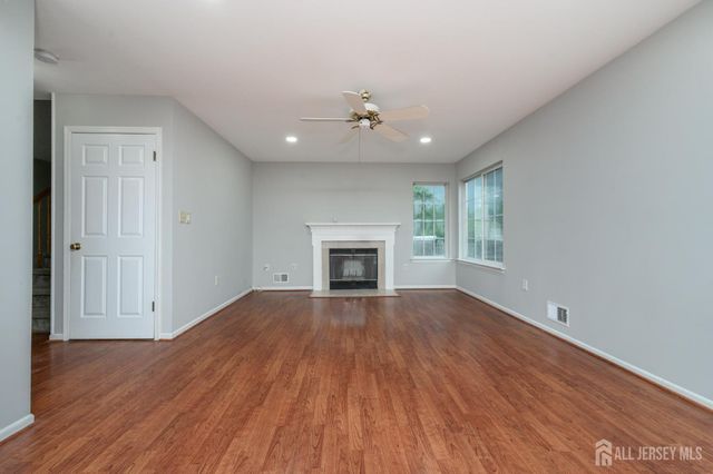 5 Cherrywood Drive, Piscataway, NJ 08854
