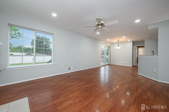 5 Cherrywood Drive, Piscataway, NJ 08854