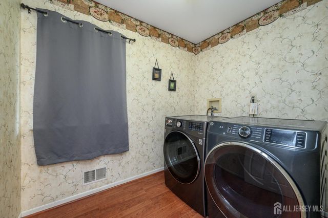 5 Cherrywood Drive, Piscataway, NJ 08854