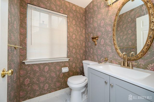 5 Cherrywood Drive, Piscataway, NJ 08854