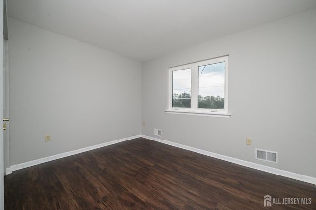 5 Cherrywood Drive, Piscataway, NJ 08854