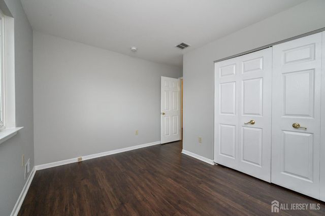 5 Cherrywood Drive, Piscataway, NJ 08854