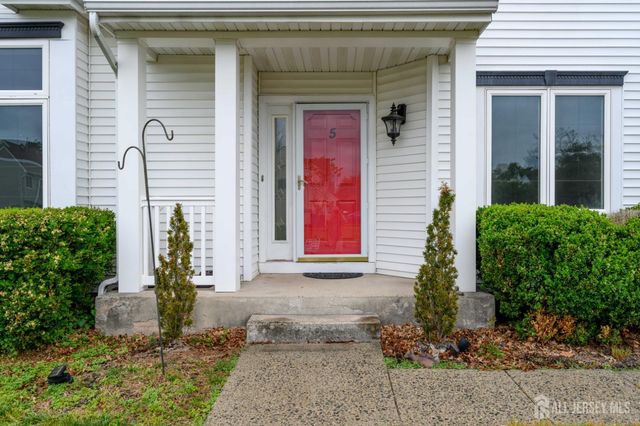 5 Cherrywood Drive, Piscataway, NJ 08854