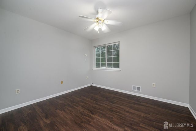 5 Cherrywood Drive, Piscataway, NJ 08854