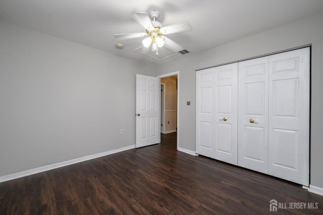 5 Cherrywood Drive, Piscataway, NJ 08854