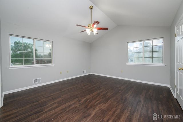 5 Cherrywood Drive, Piscataway, NJ 08854