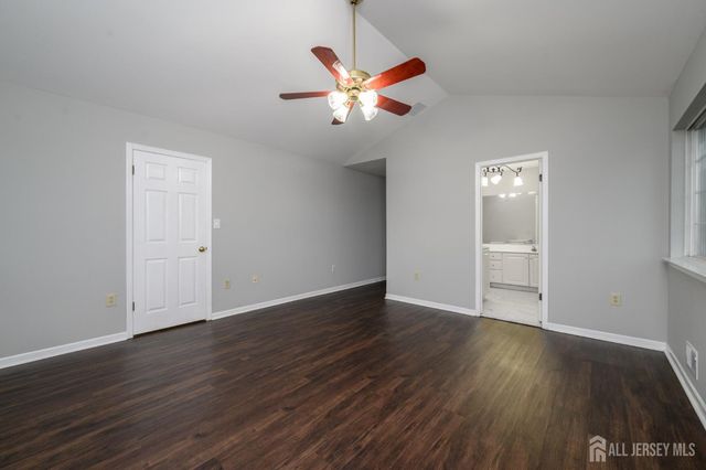5 Cherrywood Drive, Piscataway, NJ 08854