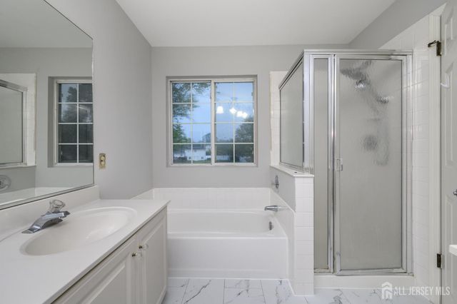 5 Cherrywood Drive, Piscataway, NJ 08854