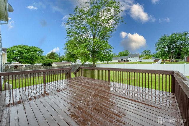 5 Cherrywood Drive, Piscataway, NJ 08854