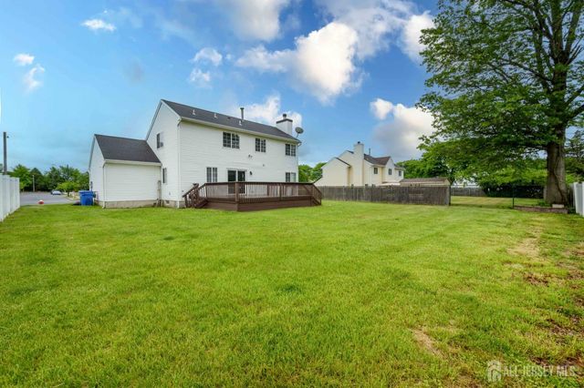 5 Cherrywood Drive, Piscataway, NJ 08854