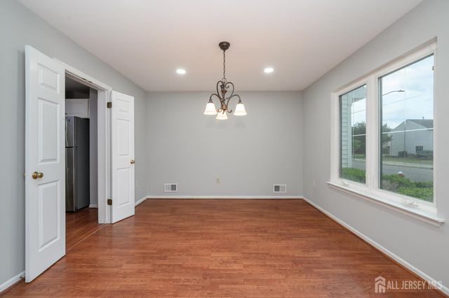 5 Cherrywood Drive, Piscataway, NJ 08854
