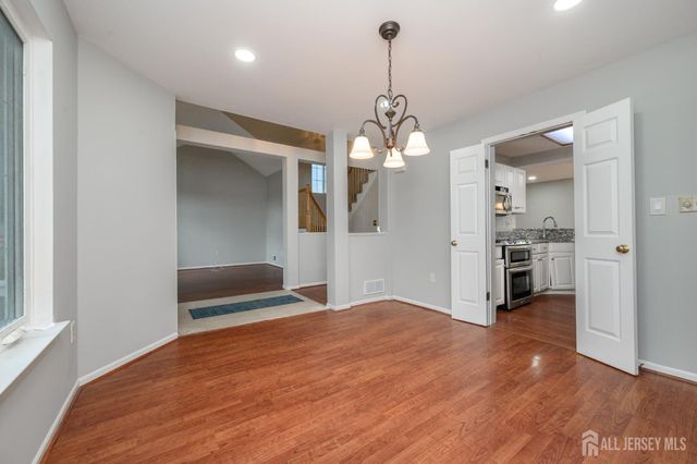 5 Cherrywood Drive, Piscataway, NJ 08854