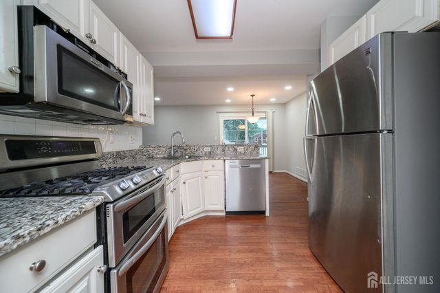 5 Cherrywood Drive, Piscataway, NJ 08854