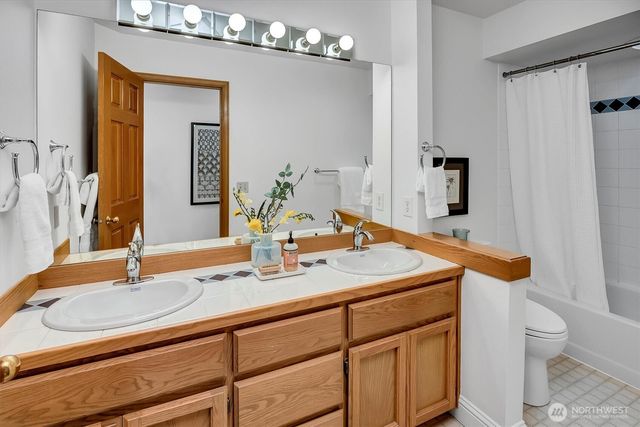 3911 240th Place SE, Sammamish, WA 98029