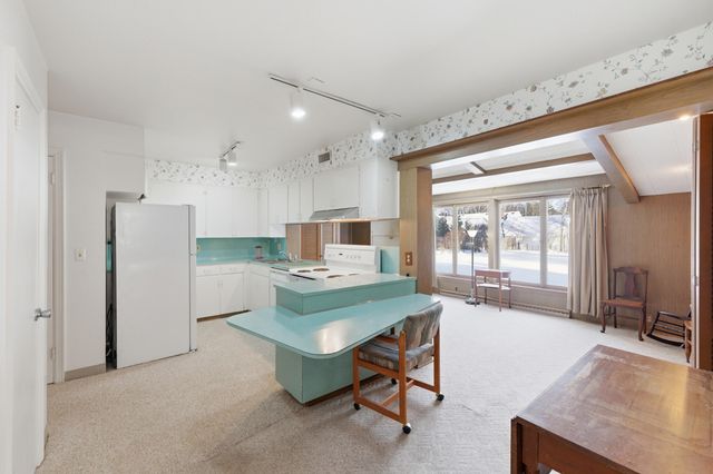 924 Bellclaire Avenue Se, East Grand Rapids, MI 49506