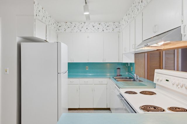 924 Bellclaire Avenue Se, East Grand Rapids, MI 49506