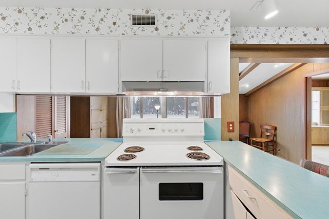 924 Bellclaire Avenue Se, East Grand Rapids, MI 49506