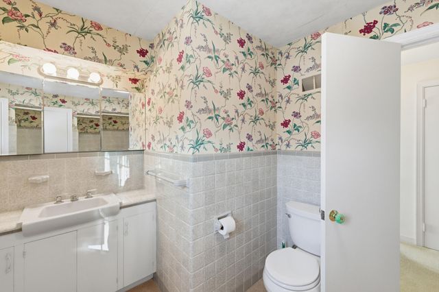 924 Bellclaire Avenue Se, East Grand Rapids, MI 49506