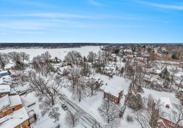 924 Bellclaire Avenue Se, East Grand Rapids, MI 49506