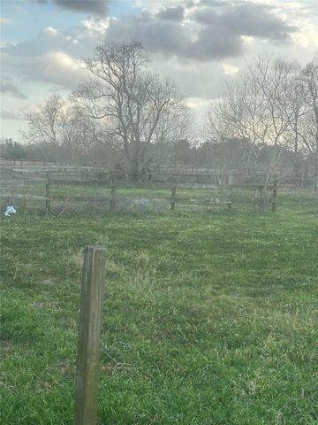 300 Fremont Lane, Brookshire, TX 77423