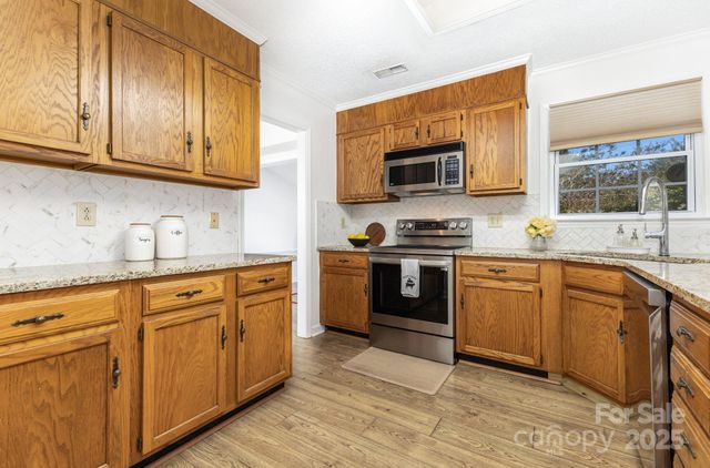 944 Evian Lane, Matthews, NC 28105