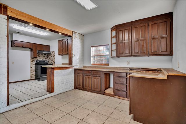 210 Slaughter Street, Arlington, TX 76011