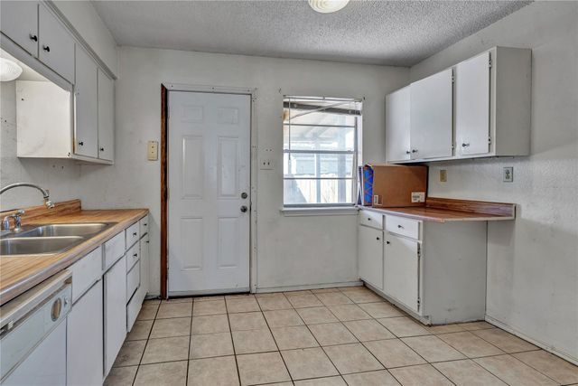 210 Slaughter Street, Arlington, TX 76011