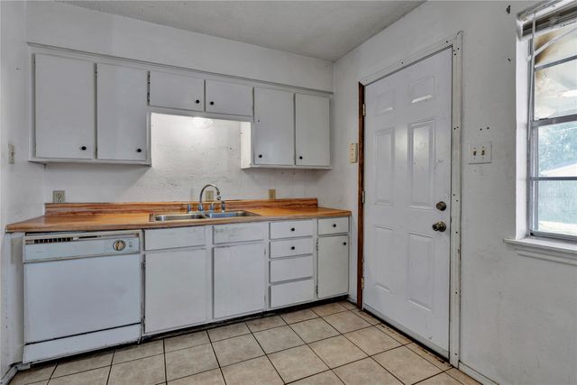 210 Slaughter Street, Arlington, TX 76011