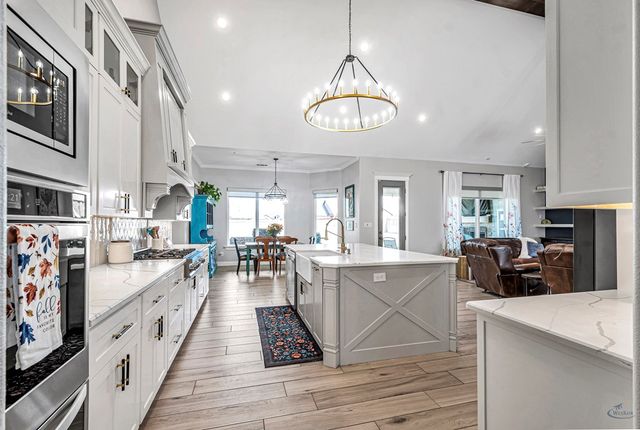 5705 E County Rd 94, Midland, TX 79706