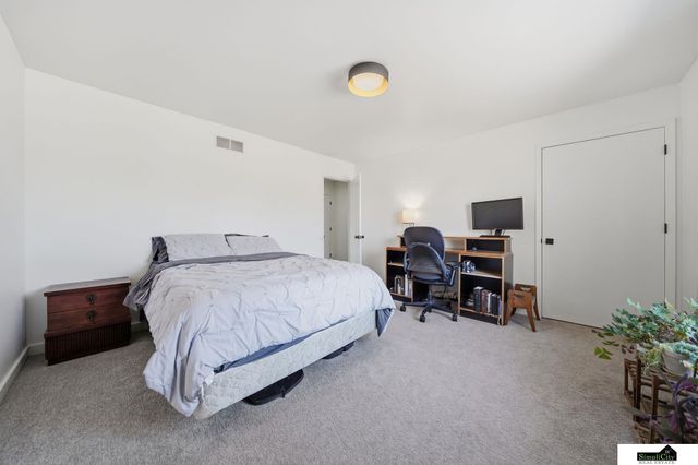 3460 Neerpark Drive, Lincoln, NE 68506