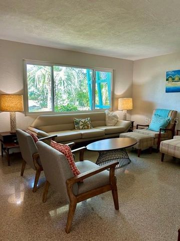 911 E 2ND AVENUE, New Smyrna Beach, FL 32169