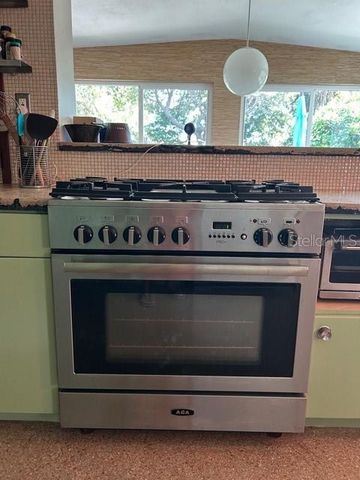 911 E 2ND AVENUE, New Smyrna Beach, FL 32169