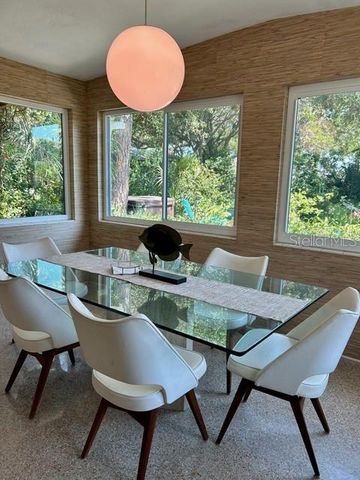 911 E 2ND AVENUE, New Smyrna Beach, FL 32169