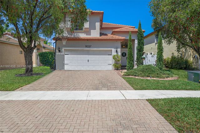 19237 NW 13th St, Pembroke Pines, FL 33029