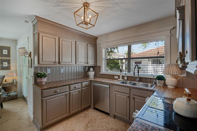 19237 NW 13th St, Pembroke Pines, FL 33029