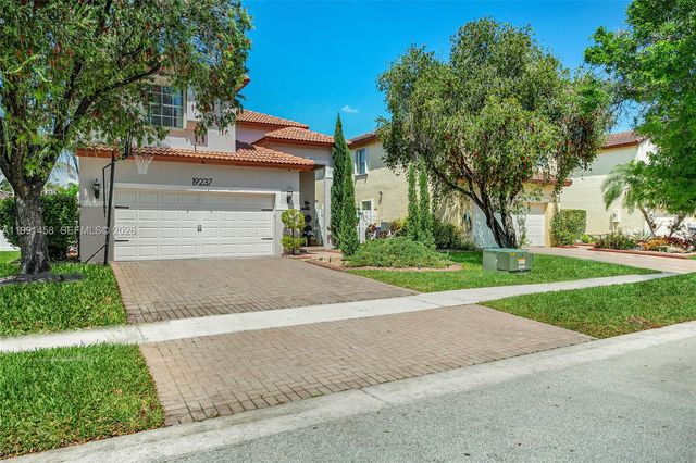 19237 NW 13th St, Pembroke Pines, FL 33029