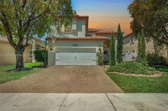 19237 NW 13th St, Pembroke Pines, FL 33029