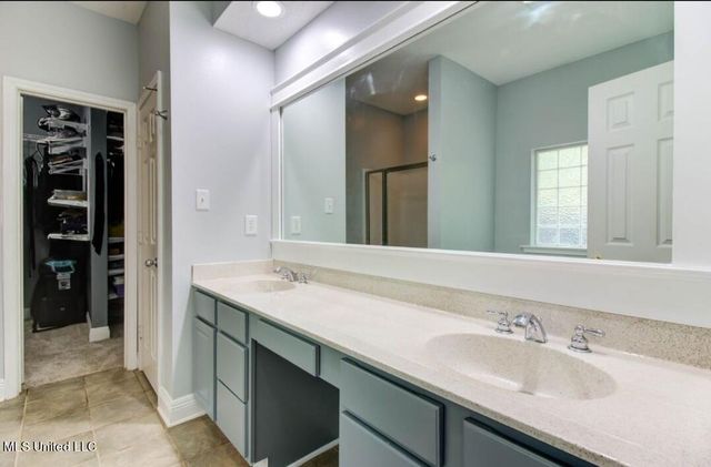 12 N Lakeview Drive, Ocean Springs, MS 39564