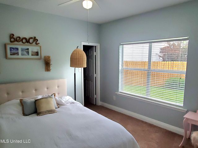 12 N Lakeview Drive, Ocean Springs, MS 39564