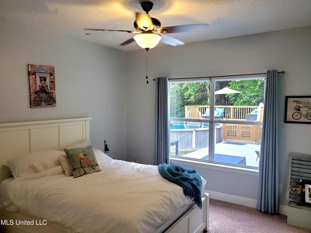 12 N Lakeview Drive, Ocean Springs, MS 39564